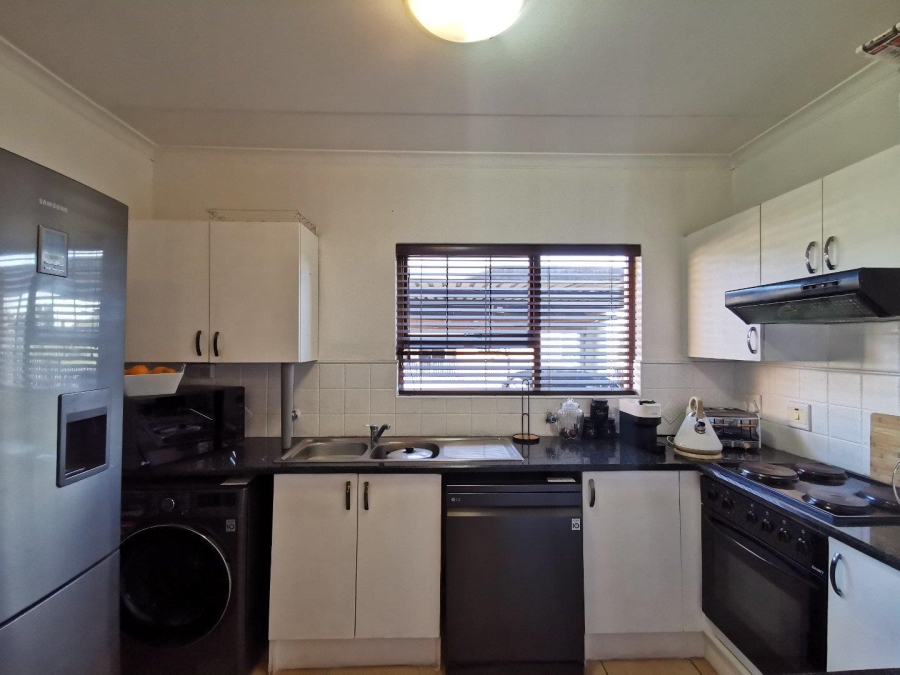 To Let 2 Bedroom Property for Rent in Albertsdal Gauteng