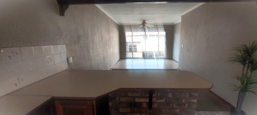 To Let 2 Bedroom Property for Rent in Brackendowns Gauteng