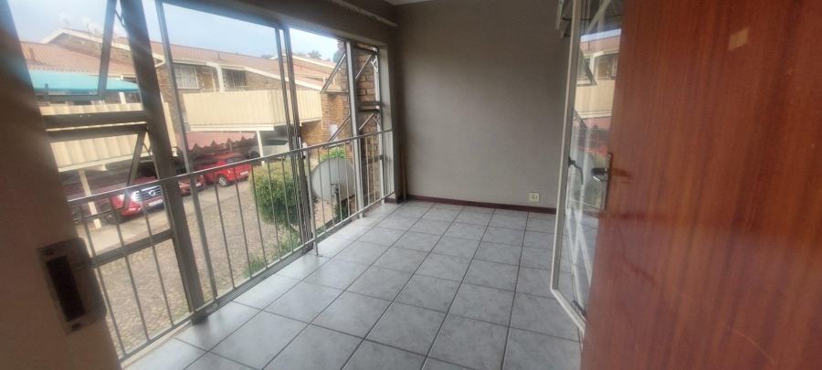 To Let 2 Bedroom Property for Rent in Brackendowns Gauteng