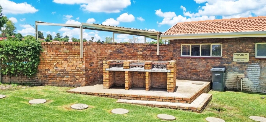 To Let 2 Bedroom Property for Rent in Brackendowns Gauteng