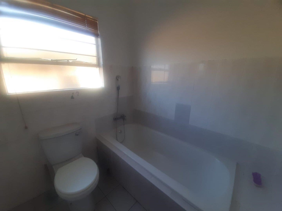 To Let 2 Bedroom Property for Rent in Linmeyer Gauteng