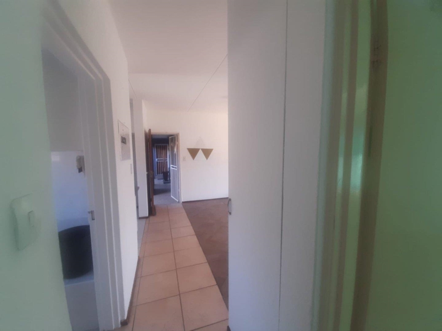 To Let 2 Bedroom Property for Rent in Linmeyer Gauteng