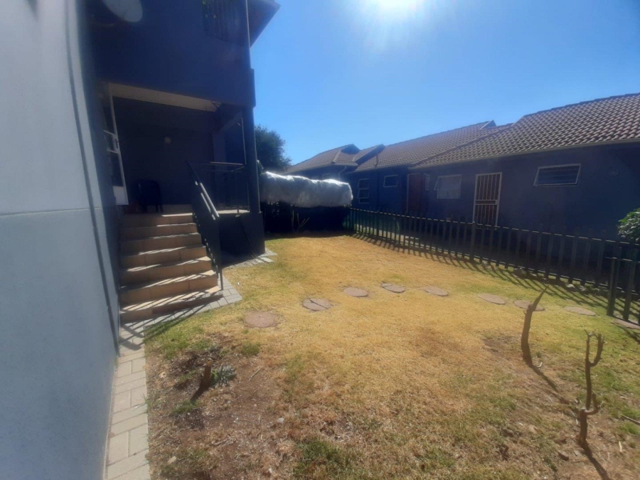 To Let 2 Bedroom Property for Rent in Linmeyer Gauteng