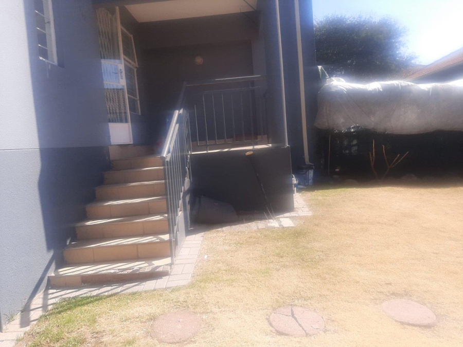 To Let 2 Bedroom Property for Rent in Linmeyer Gauteng