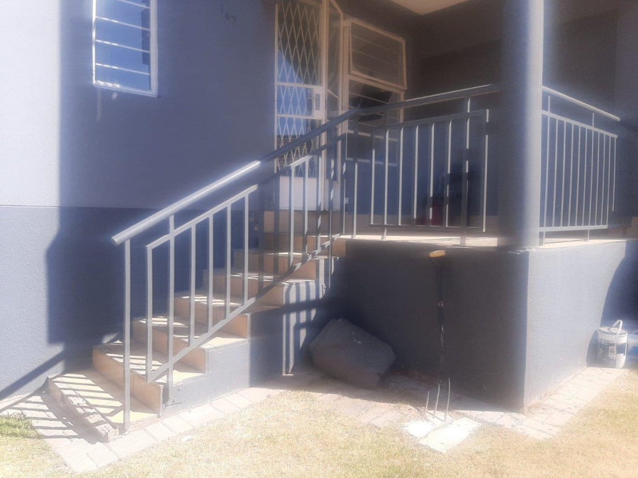 To Let 2 Bedroom Property for Rent in Linmeyer Gauteng