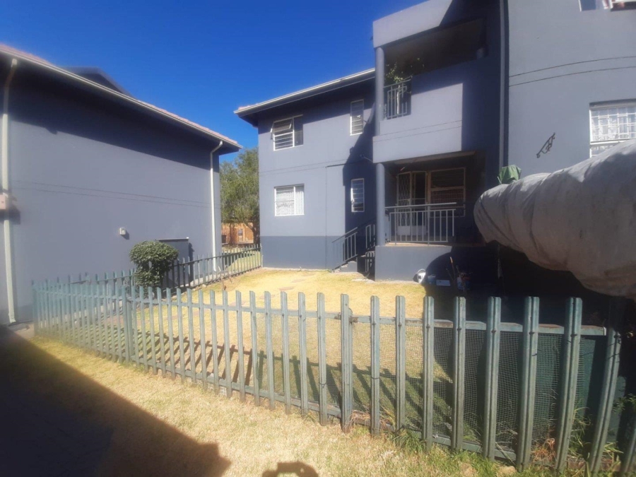 To Let 2 Bedroom Property for Rent in Linmeyer Gauteng