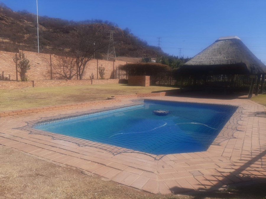 To Let 2 Bedroom Property for Rent in Linmeyer Gauteng