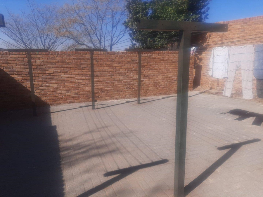 To Let 2 Bedroom Property for Rent in Linmeyer Gauteng