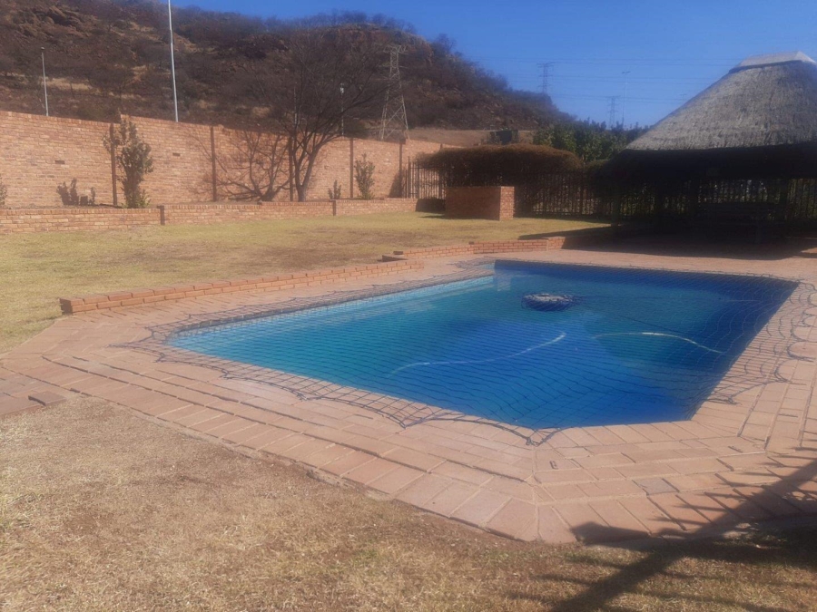 To Let 2 Bedroom Property for Rent in Linmeyer Gauteng