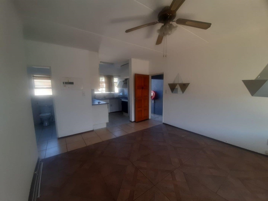 To Let 2 Bedroom Property for Rent in Linmeyer Gauteng