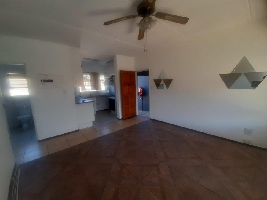 To Let 2 Bedroom Property for Rent in Linmeyer Gauteng