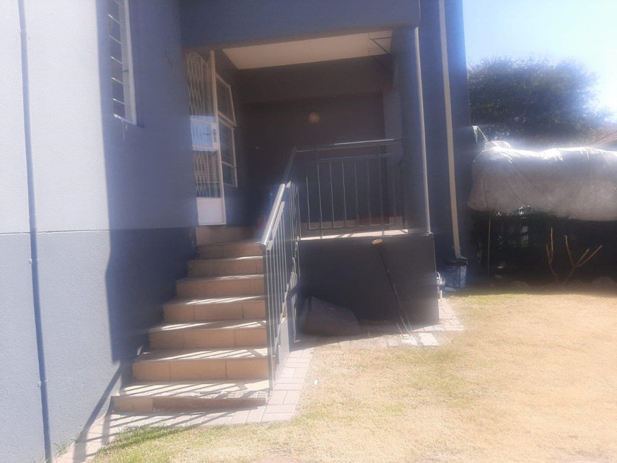 To Let 2 Bedroom Property for Rent in Linmeyer Gauteng