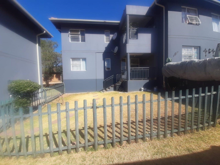 To Let 2 Bedroom Property for Rent in Linmeyer Gauteng