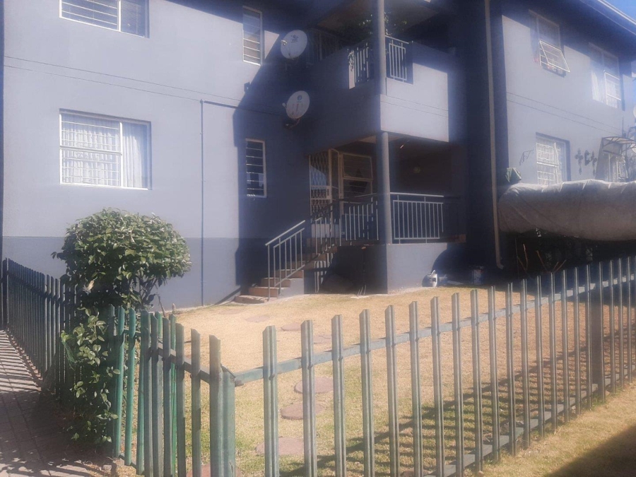 To Let 2 Bedroom Property for Rent in Linmeyer Gauteng