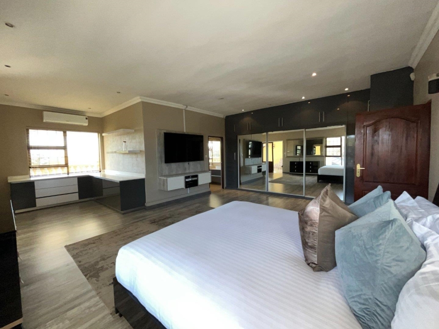 To Let 7 Bedroom Property for Rent in Bryanston Gauteng