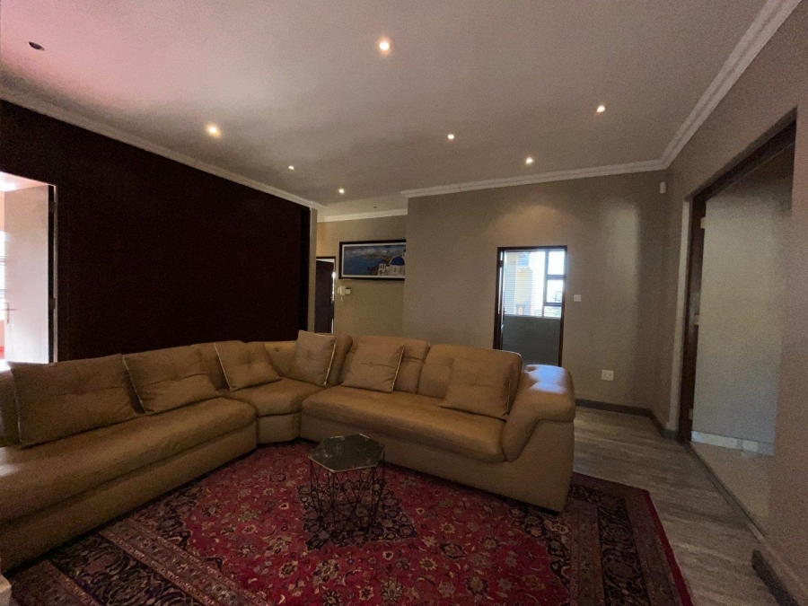 To Let 7 Bedroom Property for Rent in Bryanston Gauteng