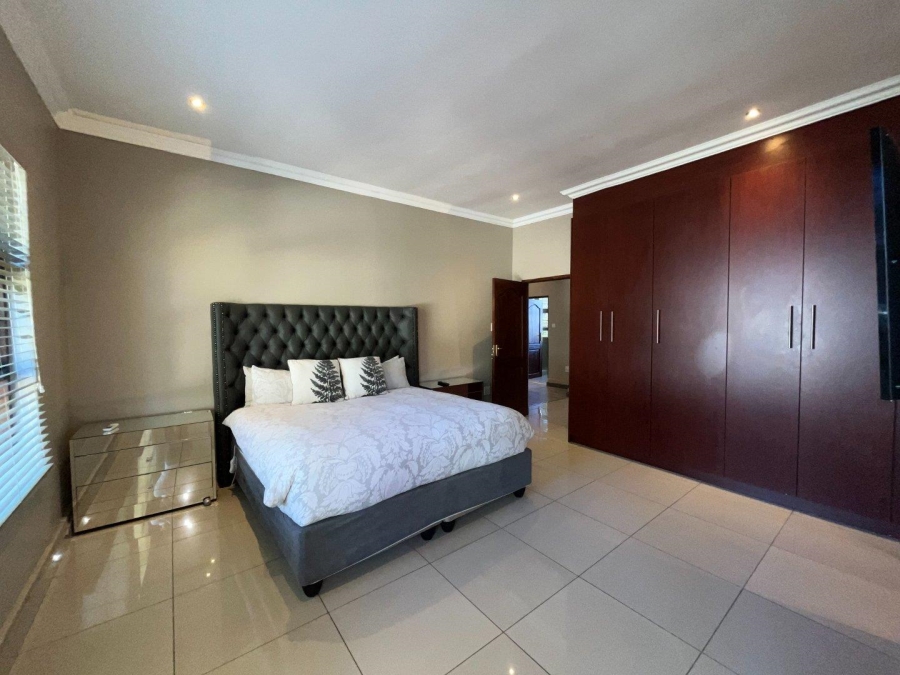 To Let 7 Bedroom Property for Rent in Bryanston Gauteng