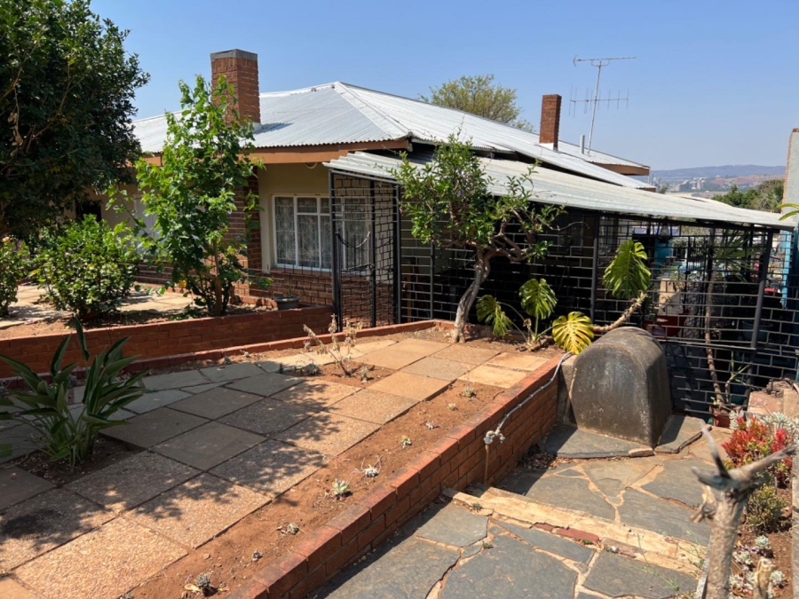 4 Bedroom Property for Sale in Mountain View Gauteng