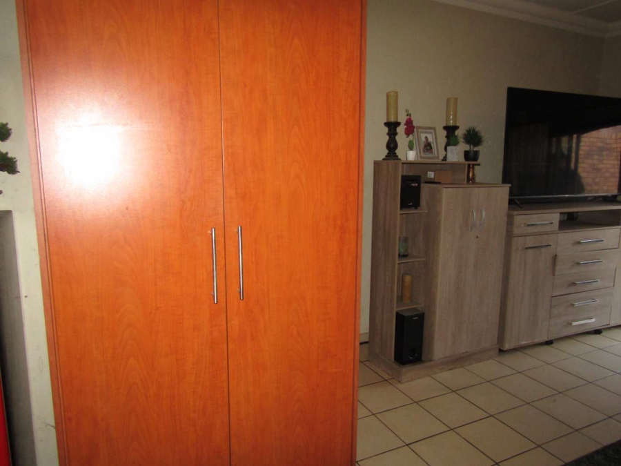 2 Bedroom Property for Sale in Ravenswood Gauteng