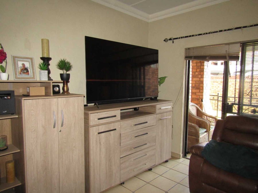 2 Bedroom Property for Sale in Ravenswood Gauteng