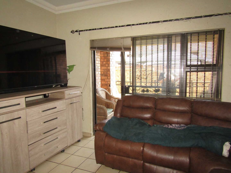 2 Bedroom Property for Sale in Ravenswood Gauteng