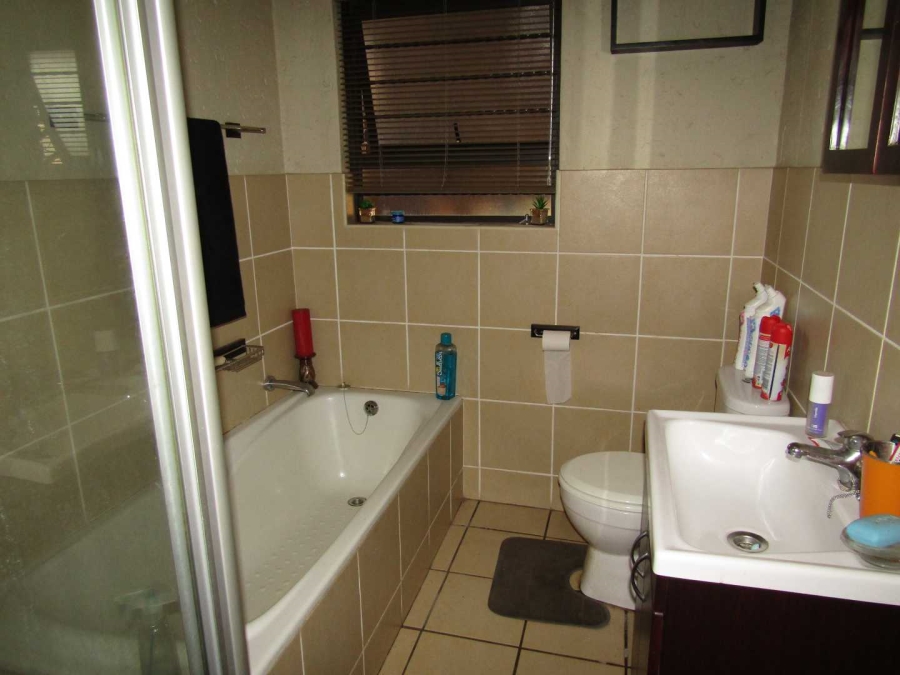 2 Bedroom Property for Sale in Ravenswood Gauteng