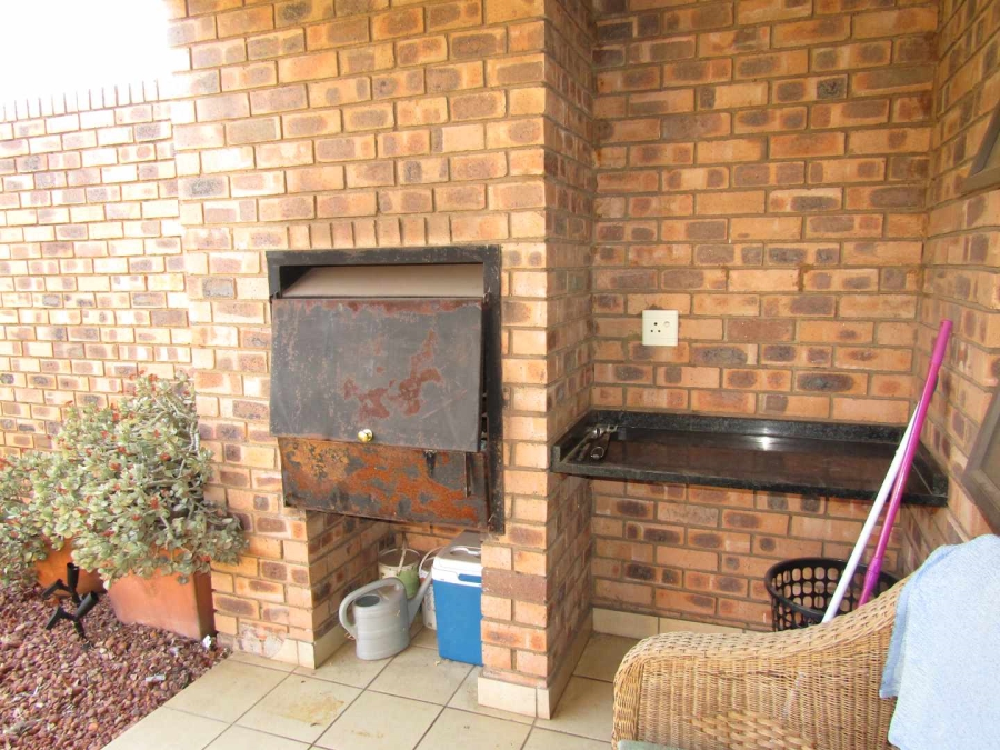 2 Bedroom Property for Sale in Ravenswood Gauteng