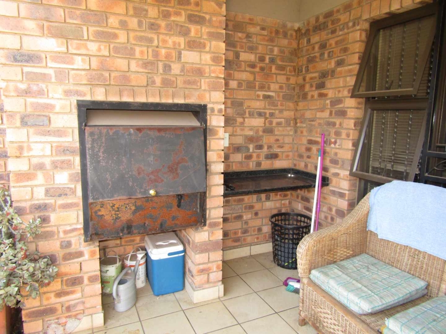 2 Bedroom Property for Sale in Ravenswood Gauteng