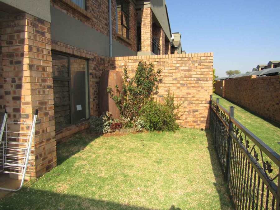 2 Bedroom Property for Sale in Ravenswood Gauteng