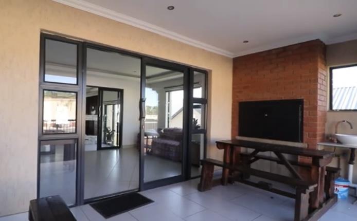 6 Bedroom Property for Sale in Rietvlei Heights Country Estate Gauteng