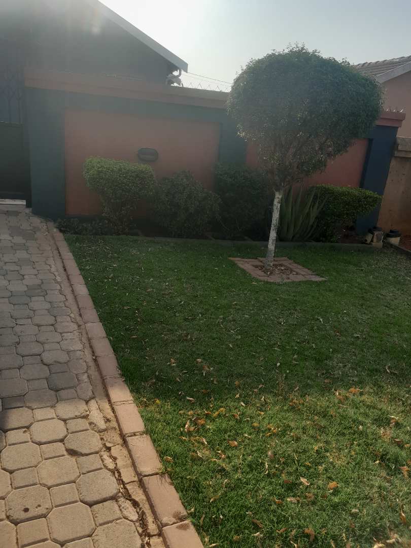 2 Bedroom Property for Sale in Mamelodi Gauteng