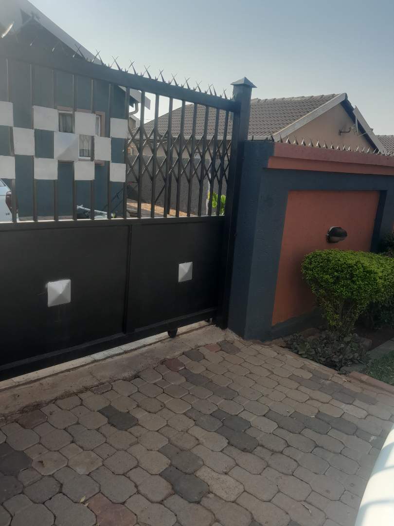 2 Bedroom Property for Sale in Mamelodi Gauteng