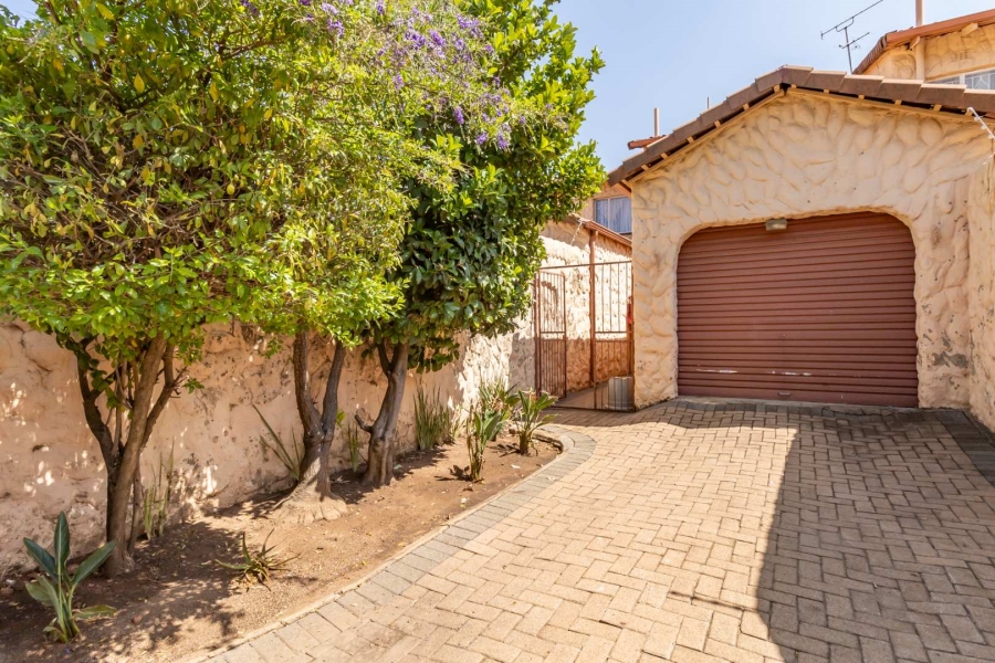 2 Bedroom Property for Sale in Ontdekkerspark Gauteng