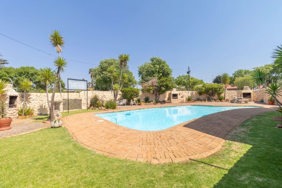 2 Bedroom Property for Sale in Ontdekkerspark Gauteng