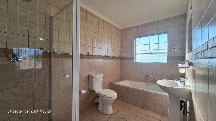 To Let 4 Bedroom Property for Rent in Pomona Gauteng