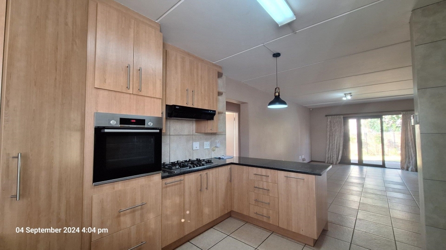 To Let 4 Bedroom Property for Rent in Pomona Gauteng