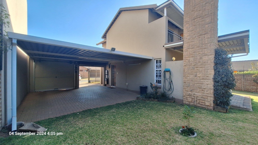 To Let 4 Bedroom Property for Rent in Pomona Gauteng