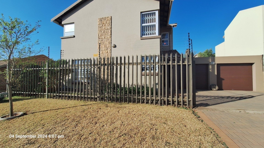 To Let 4 Bedroom Property for Rent in Pomona Gauteng