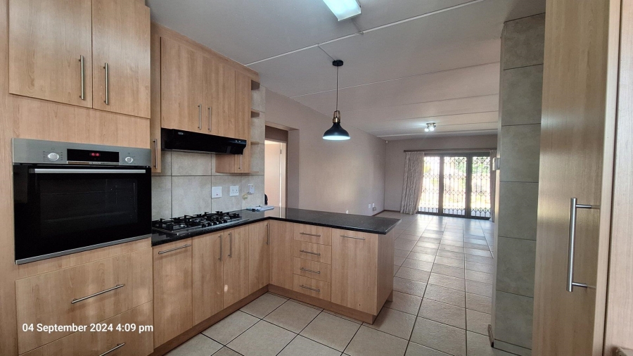 To Let 4 Bedroom Property for Rent in Pomona Gauteng