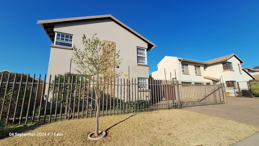 To Let 4 Bedroom Property for Rent in Pomona Gauteng