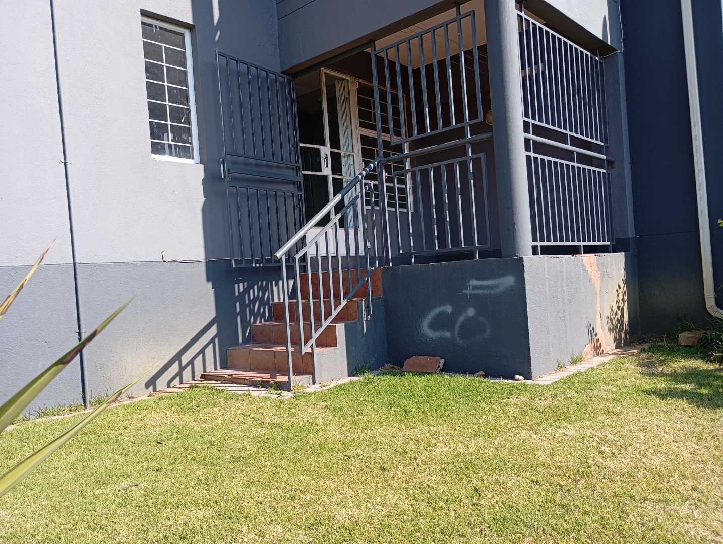 2 Bedroom Property for Sale in Linmeyer Gauteng