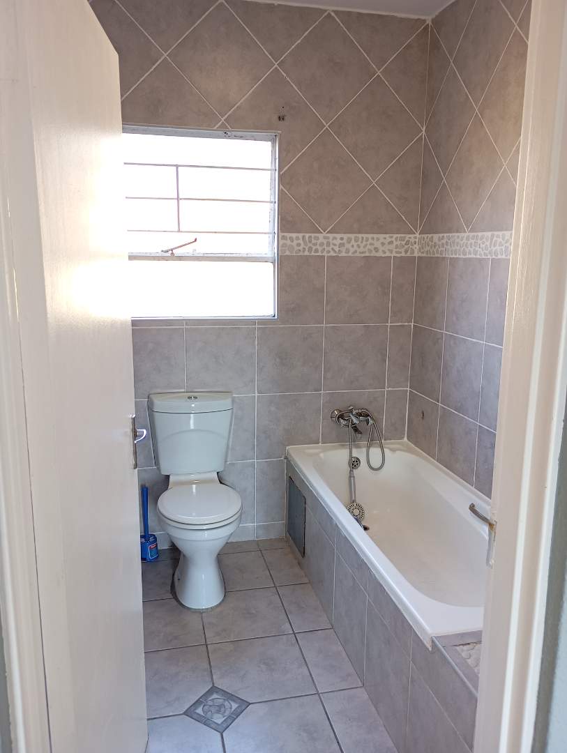 2 Bedroom Property for Sale in Linmeyer Gauteng