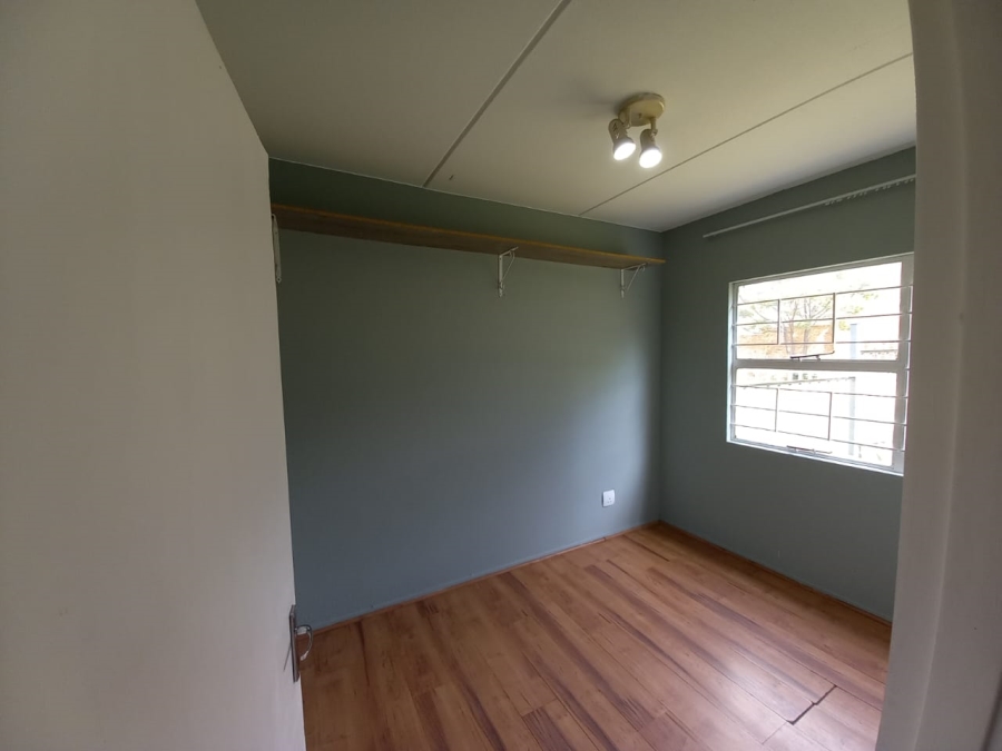 2 Bedroom Property for Sale in Linmeyer Gauteng