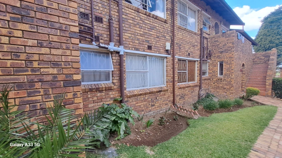 To Let 2 Bedroom Property for Rent in Buccleuch Gauteng