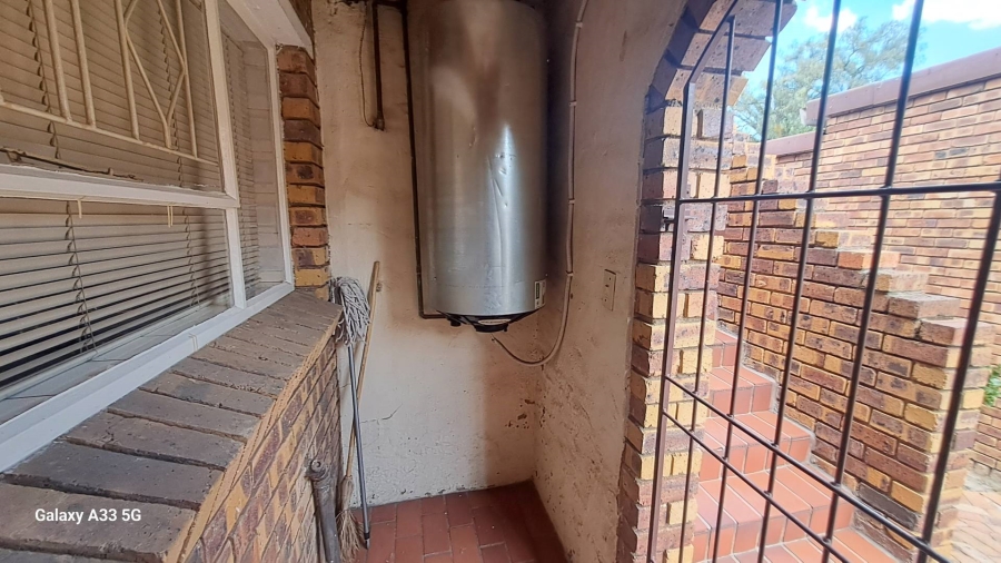 To Let 2 Bedroom Property for Rent in Buccleuch Gauteng