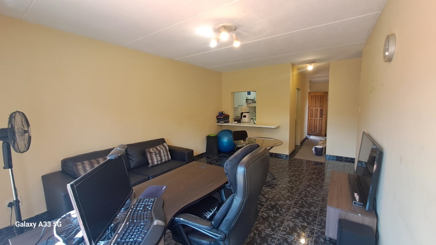 To Let 2 Bedroom Property for Rent in Buccleuch Gauteng