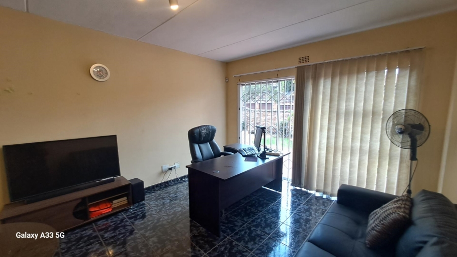 To Let 2 Bedroom Property for Rent in Buccleuch Gauteng