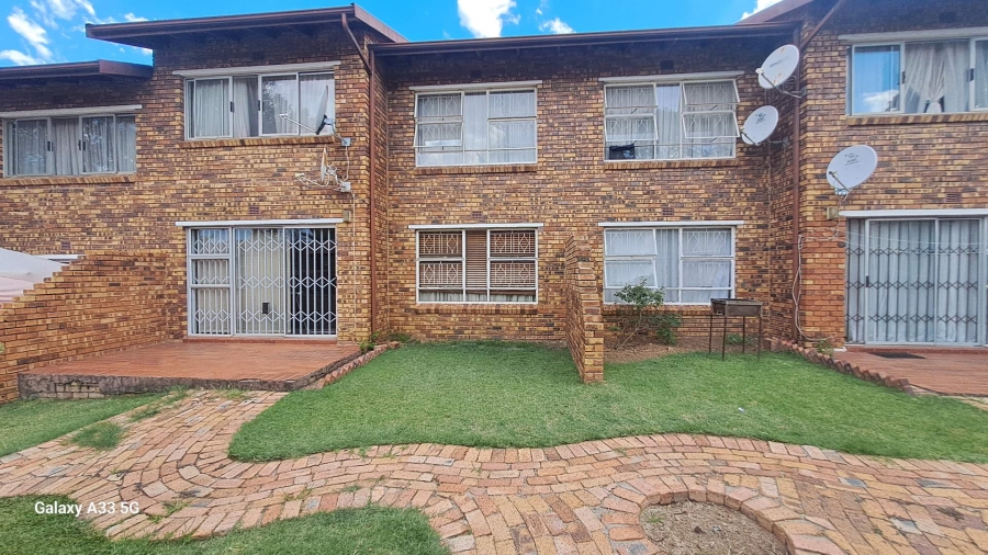 To Let 2 Bedroom Property for Rent in Buccleuch Gauteng