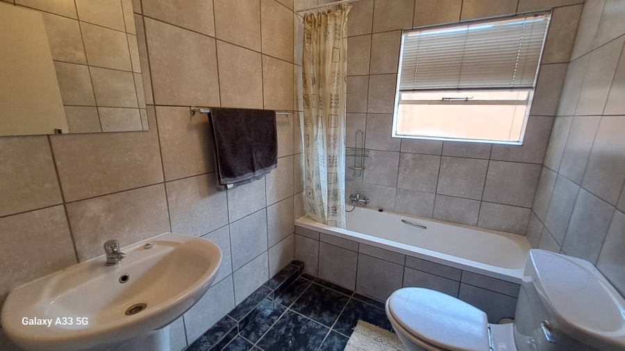 To Let 2 Bedroom Property for Rent in Buccleuch Gauteng