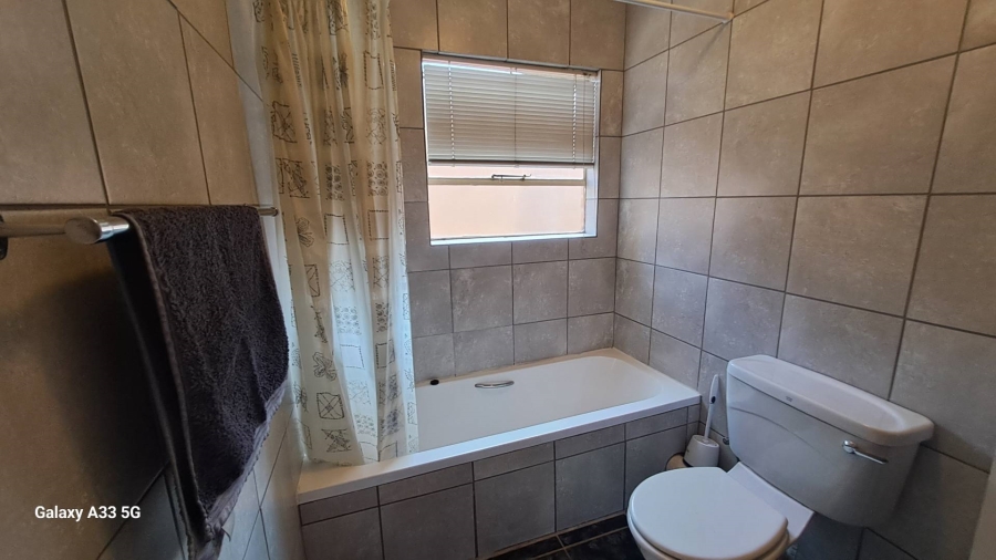 To Let 2 Bedroom Property for Rent in Buccleuch Gauteng